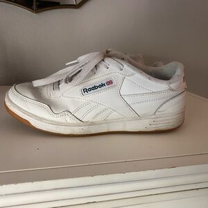 Reebok White Classic Sneakers Low-Top Design